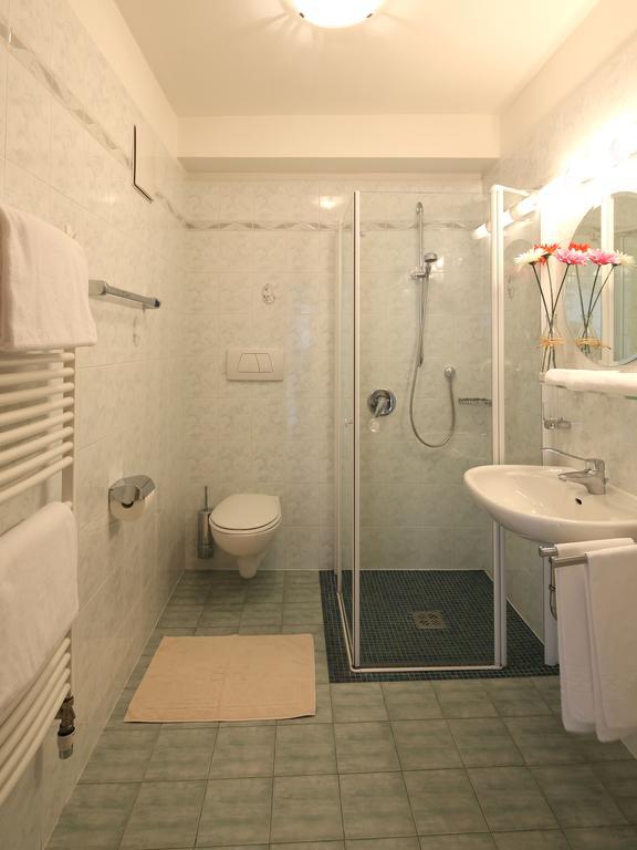 Residence Rose San Candido Bagian luar foto