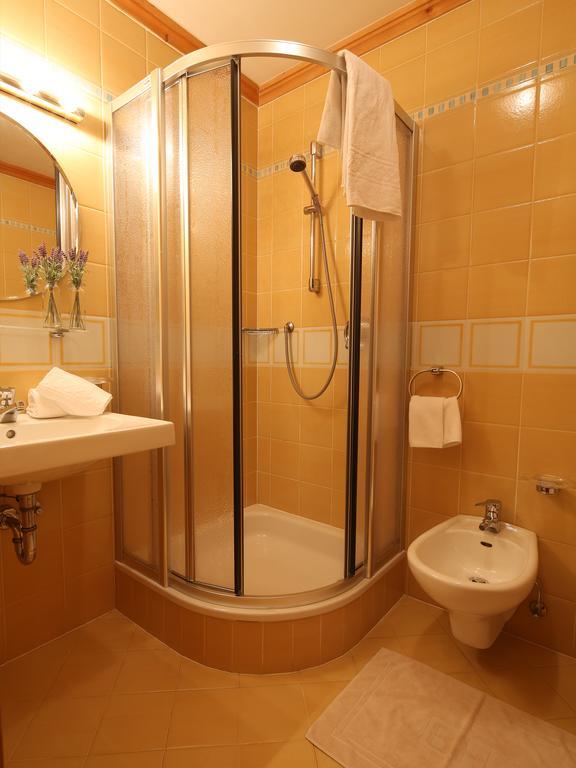 Residence Rose San Candido Bagian luar foto